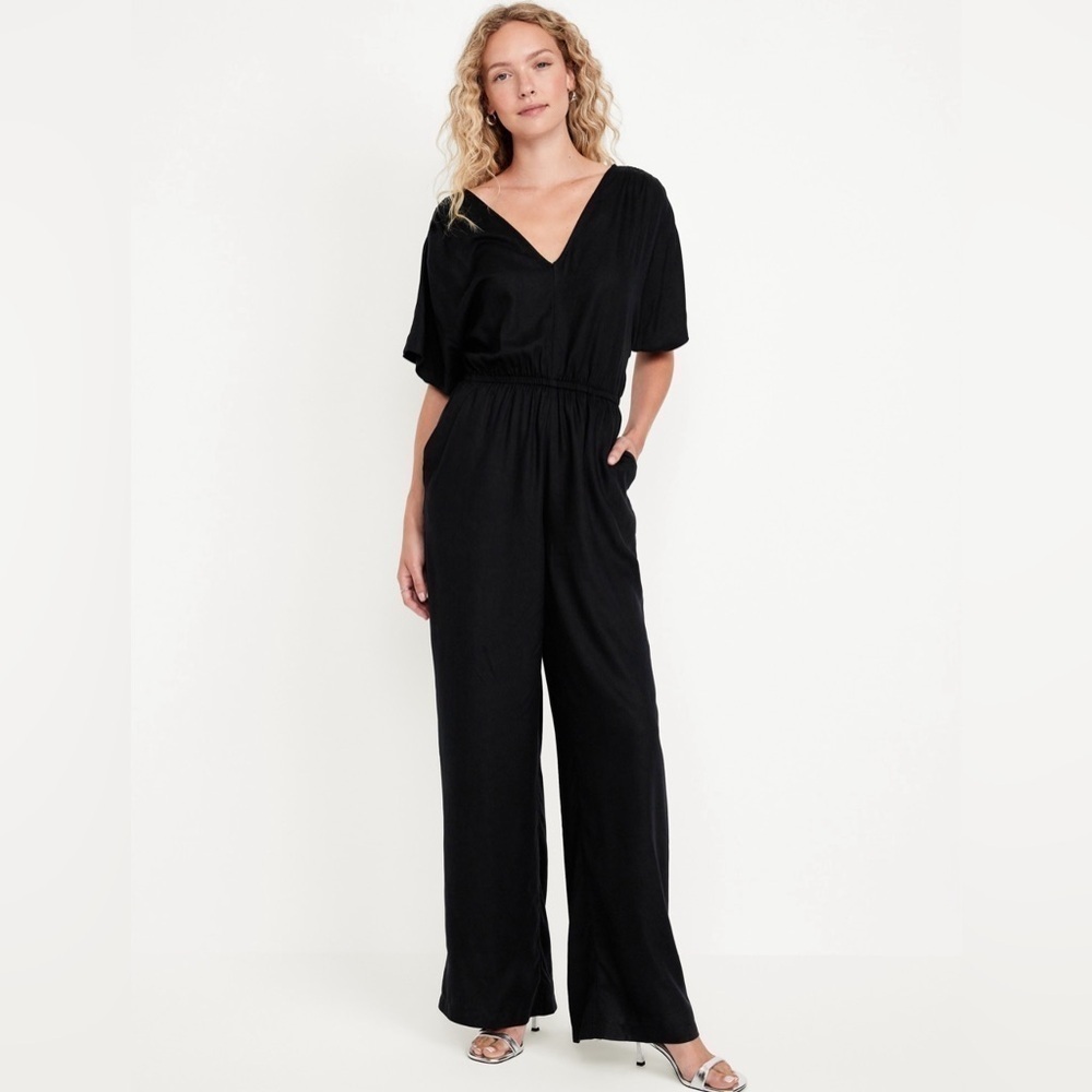 NWT! Old Navy Black Waist-Defined Crepe Wide-Leg Jumpsuit 💜